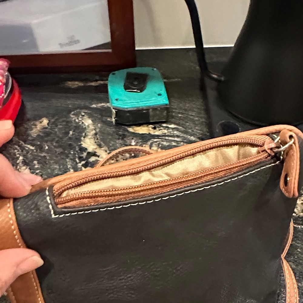 KOLTOV  Black and Tan Crossbody Bag - Picture 6 of 9